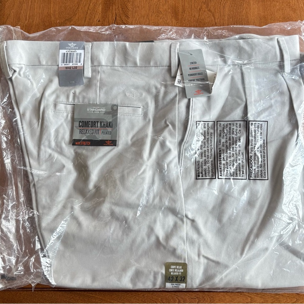 Dockers Comfort Khaki Relaxed Fit Pleated Pants - Light Beige. BRAND NEW in bag.